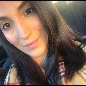 Meet your Posher, Nury